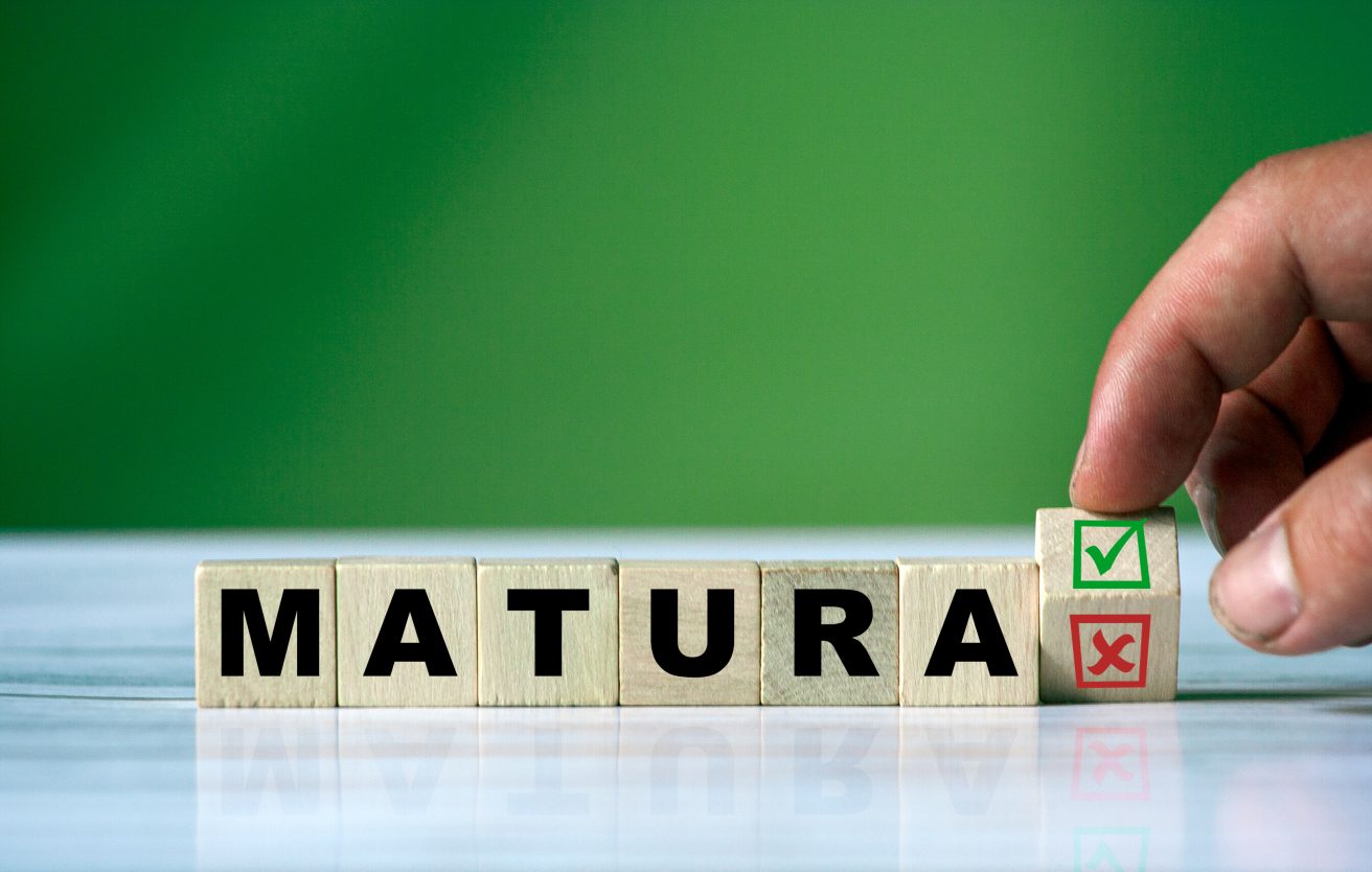 matura, kostki, napisy, dłoń